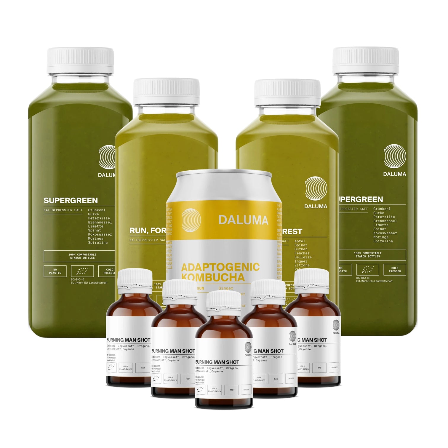 Das Set GRÜNE SAFTKUR - 5 TAGE von DALUMA enthält drei große Flaschen kaltgepressten Saft, eine adaptogene Kombucha-Dose und sechs Burning Man Shots, die alle auf einem weißen Hintergrund abgebildet sind.