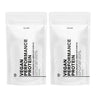 Zwei weiße wiederverschließbare Beutel mit der Aufschrift VEGANES PERFORMANCE PROTEIN NEUTRAL DOUBLE von DALUMA stehen Seite an Seite. Das minimalistische Design weist einen fetten schwarzen Text auf und unterstreicht diese pflanzliche Proteinquelle für den Muskelaufbau mit einem kleinen Neutral-Geschmacksetikett.