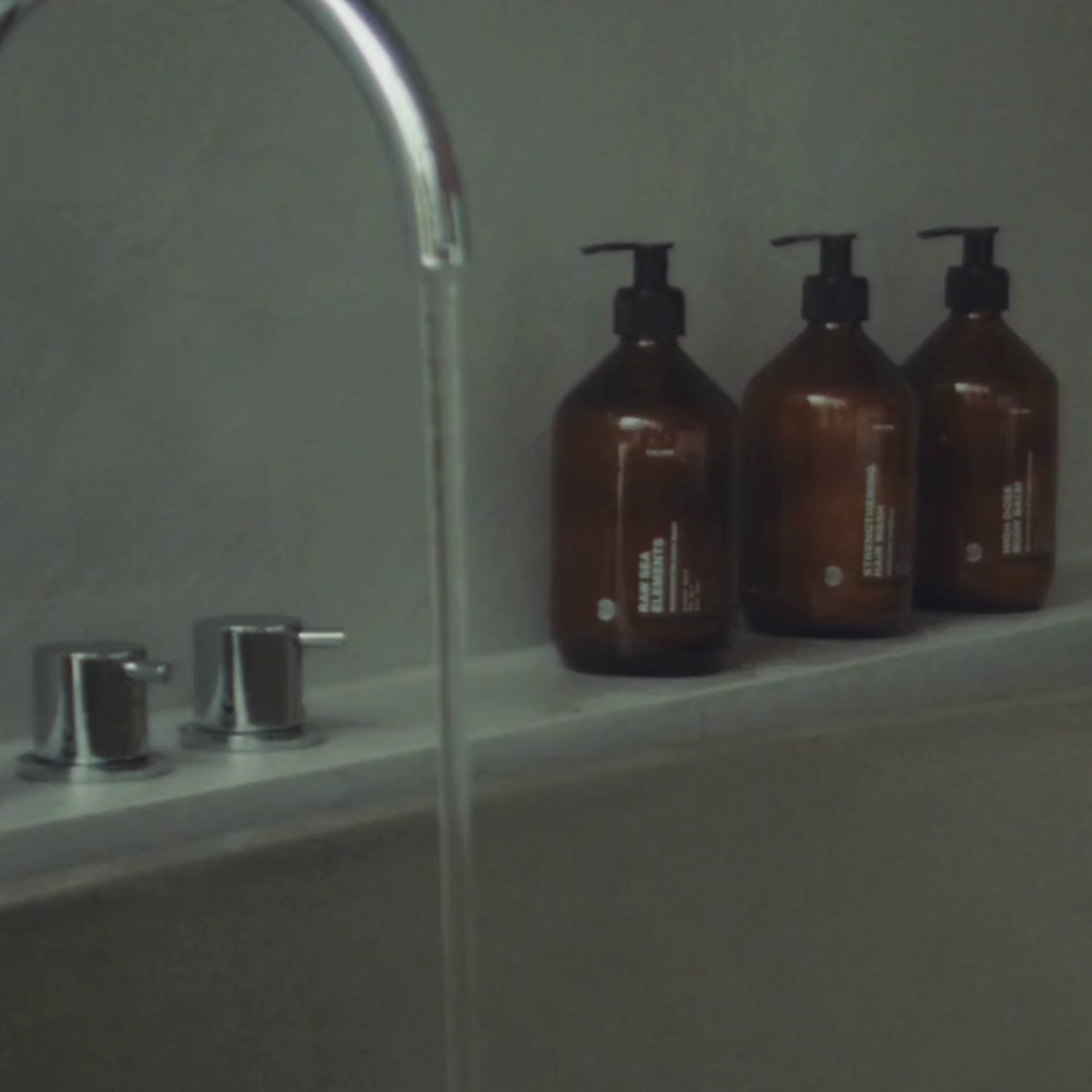RAW SEA ELEMENTS SHOWER GEL